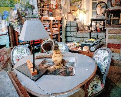 eco design,meubles 100%relook&eacute;s,upcycling,mobilier vintagetapisserie d'ameublement,d&eacute;cors peints,relooking de meuble